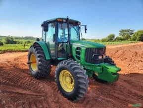 Trator John Deere 6110J 2013