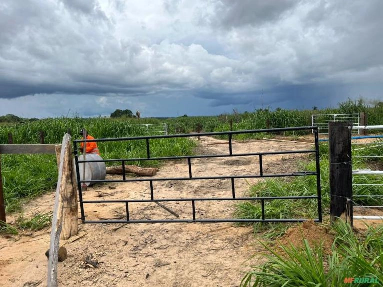 PORTEIRA DE AÇO GALVANIZADO - 3,5mt Imagem PORTEIRA DE AÇO GALVANIZADO - 3,5mt