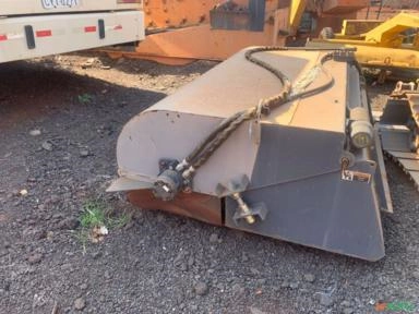 Vassoura de mini carregadeira marca Bob Cat 1m Imagem Vassoura de mini carregadeira marca Bob Cat 1m