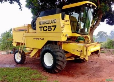 Colheitadeira New Holland TC 57 Imagem Colheitadeira New Holland TC 57