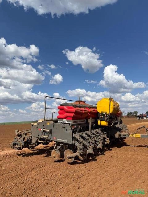 Plantadeira Massey Ferguson MF 717 HF Imagem Plantadeira Massey Ferguson MF 717 HF