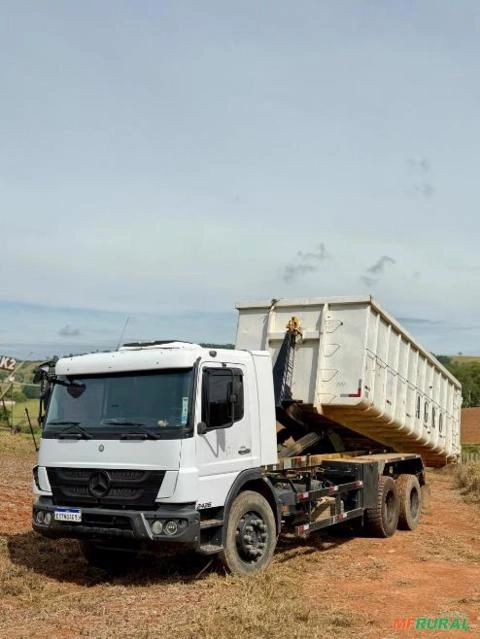Caminhão Mercedes-Benz Atego 2425 + 2 CAÇAMBAS + 1 PRANCHA Imagem Caminhão Mercedes-Benz Atego 2425 + 2 CAÇAMBAS + 1 PRANCHA