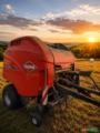 ENFARDADEIRA DE FARDOS CILÍNDRICOS KUHN VB 3165 Imagem ENFARDADEIRA DE FARDOS CILÍNDRICOS KUHN VB 3165