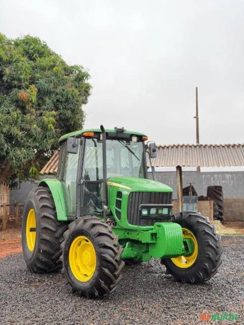 Trator John Deere 6100J Imagem Trator John Deere 6100J