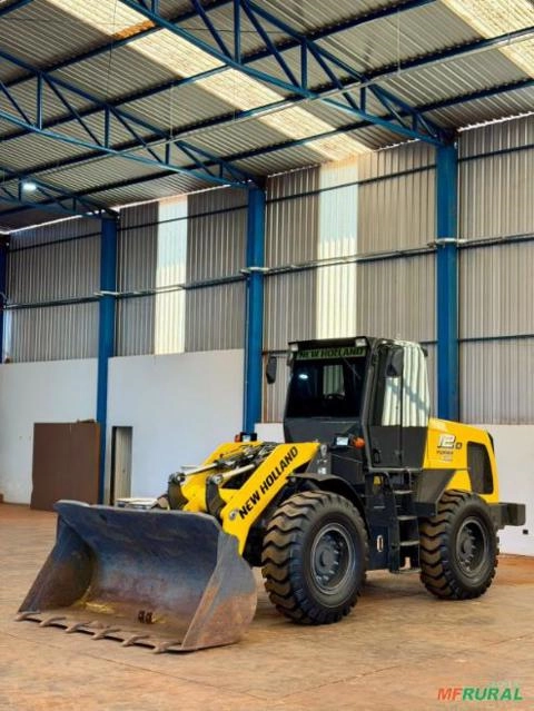 Pá carregadeira New Holland 12 D Turbo EVO Imagem Pá carregadeira New Holland 12 D Turbo EVO