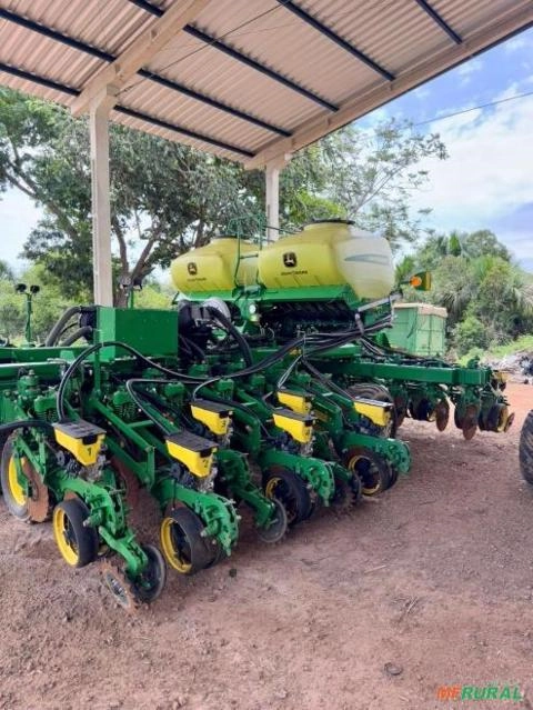 Plantadeira John Deere DB 40 MaxEmerge 5 (semente) Imagem Plantadeira John Deere DB 40 MaxEmerge 5 (semente)