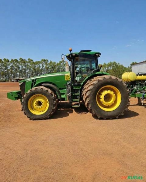 Trator John Deere 8335R Imagem Trator John Deere 8335R