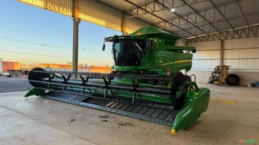 Prestação de serviço em colheita de grãos Imagem Prestação de serviço em colheita de grãos