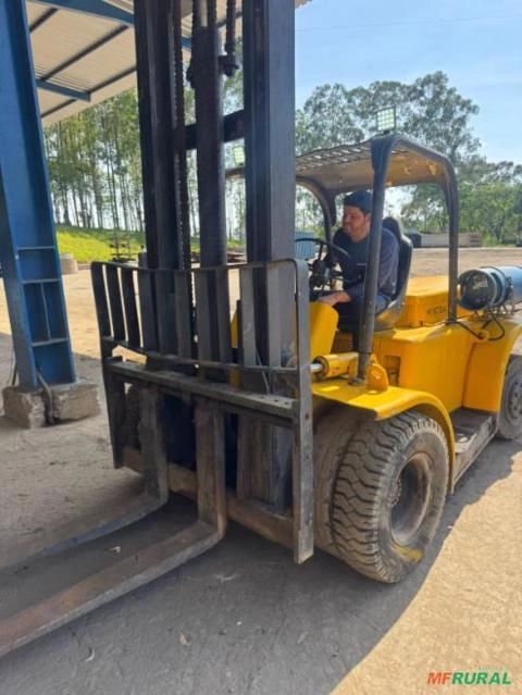 EMPILAHDEIRA HYSTER 7 TONELADAS Imagem EMPILAHDEIRA HYSTER 7 TONELADAS