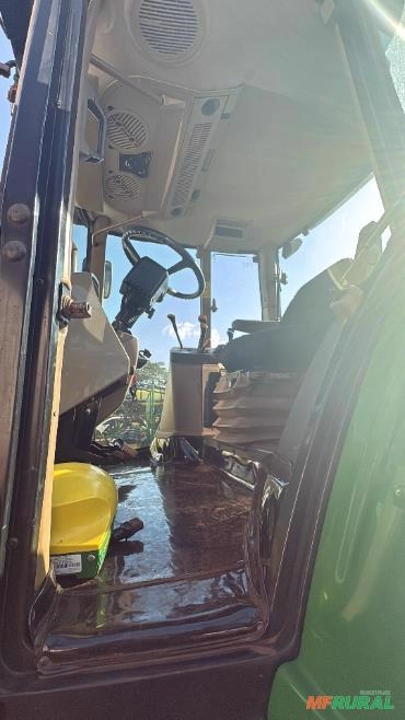 Imagem Trator John Deere 6180J  Ano 2014 Imagem Trator John Deere 6180J  Ano 2014
