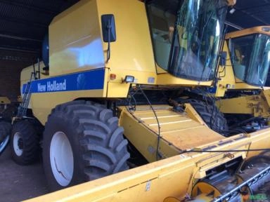 Colheitadeira New Holland TC 5090 Ano 2013 Imagem Colheitadeira New Holland TC 5090 Ano 2013