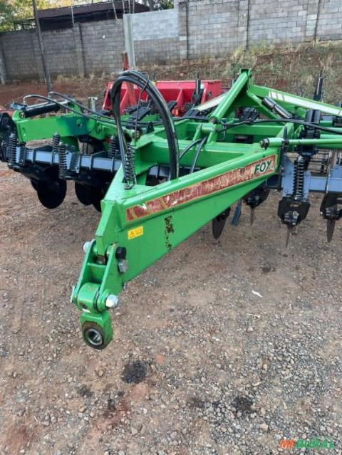 Imagem Escarificador Stara Fox 15H Imagem Escarificador Stara Fox 15H