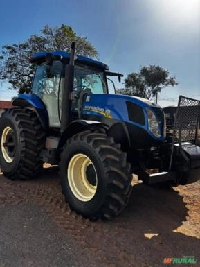 Trator New Holland T7.205  Ano 2017 Trator New Holland T7.205  Ano 2017