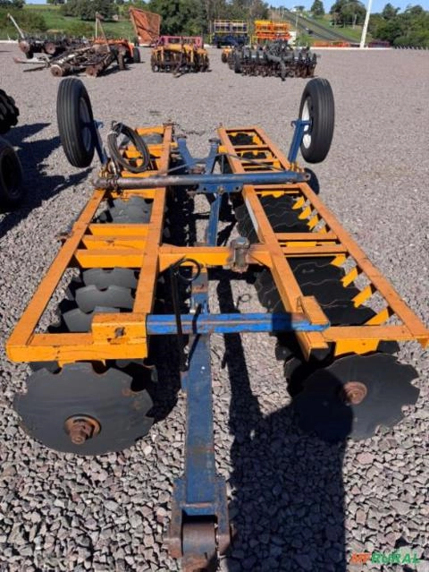 Grade Niveladora Civemasa 44 discos Imagem Grade Niveladora Civemasa 44 discos