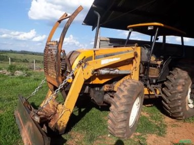 Trator Valtra BM 125 Ano 2010 Imagem Trator Valtra BM 125 Ano 2010