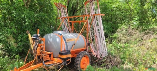 Pulverizador Jacto Columbia Cross 2000 Ano 2004 Imagem Pulverizador Jacto Columbia Cross 2000 Ano 2004