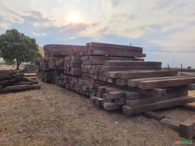 Imagem Dormentes madeira de lei de alta qualidade com 4, 3 e 2 faces. Imagem Dormentes madeira de lei de alta qualidade com 4, 3 e 2 faces.