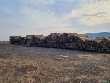 Imagem Dormentes madeira de lei de alta qualidade com 4, 3 e 2 faces. Imagem Dormentes madeira de lei de alta qualidade com 4, 3 e 2 faces.