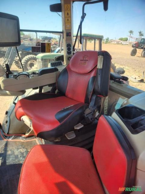 Imagem Trator agrícola MF 8690 Massey Ferguson 2014 Imagem Trator agrícola MF 8690 Massey Ferguson 2014