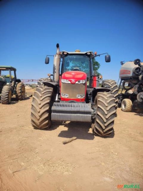 Imagem Trator agrícola MF 8690 Massey Ferguson 2014 Imagem Trator agrícola MF 8690 Massey Ferguson 2014