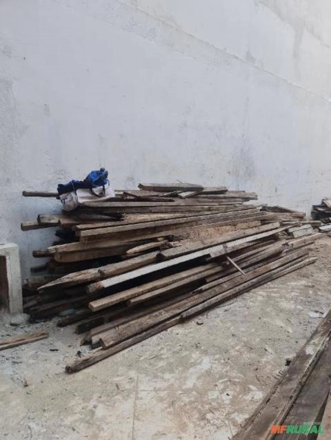 Imagem Compro Madeira Antiga. Imagem Compro Madeira Antiga.