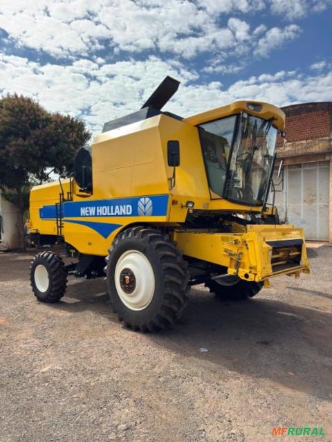 Colheitadeira New Holland TC 5090 Imagem Colheitadeira New Holland TC 5090