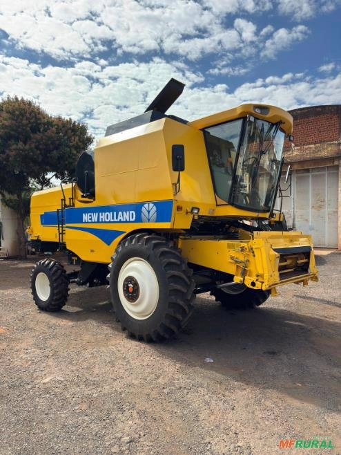 Colheitadeira New Holland TC 5090 Imagem Colheitadeira New Holland TC 5090