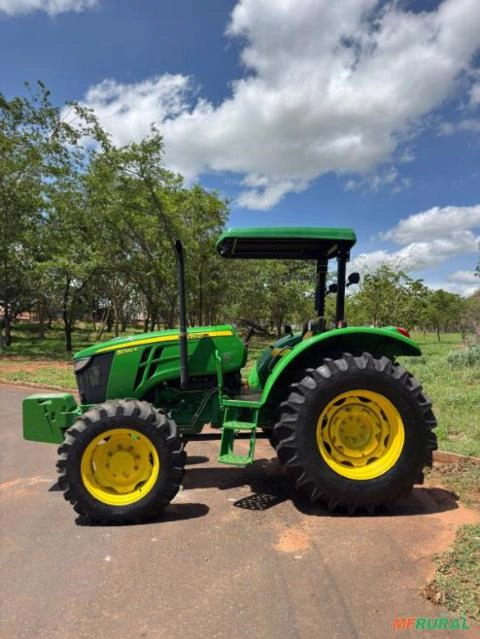 Trator John Deere 5090E Ano 2025 Imagem Trator John Deere 5090E Ano 2025