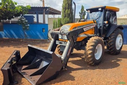 Trator Valtra BM125i - Ano 2013 Imagem Trator Valtra BM125i - Ano 2013