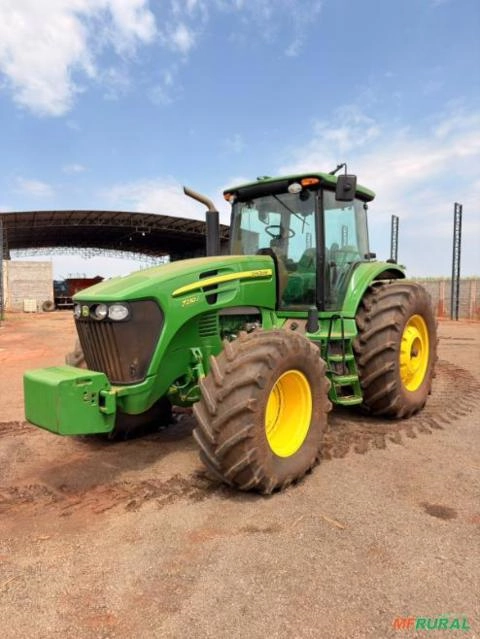 Trator John Deere 7230J – Ano 2023 Imagem Trator John Deere 7230J – Ano 2023