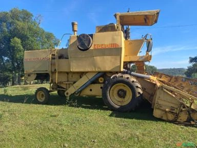 Colheitadeira New Holland 4040 Imagem Colheitadeira New Holland 4040