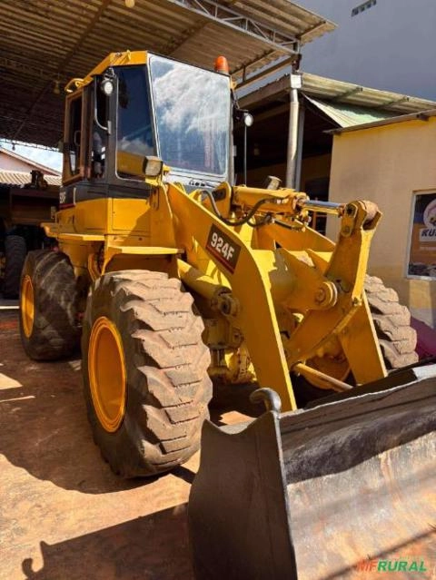 PÁ CARREGADEIRA CATERPILLAR 924F Imagem PÁ CARREGADEIRA CATERPILLAR 924F