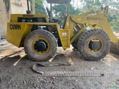 Imagem CARREGADEIRA MICHIGAN 75 III Imagem CARREGADEIRA MICHIGAN 75 III