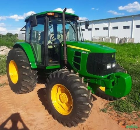 Trator John Deere 6110J 4x4 (110cv) Imagem Trator John Deere 6110J 4x4 (110cv)