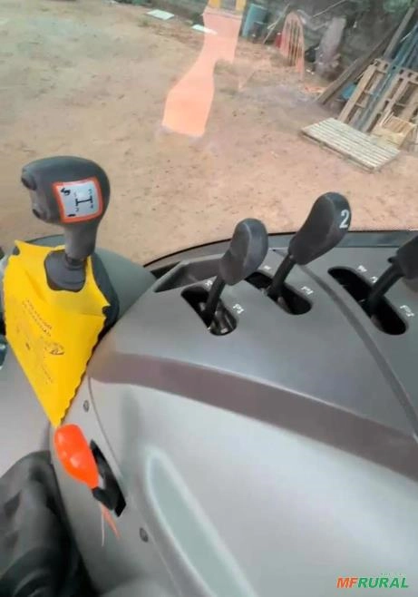 Imagem Trator Case Farmall 110A 4x4 (110cv) Imagem Trator Case Farmall 110A 4x4 (110cv)