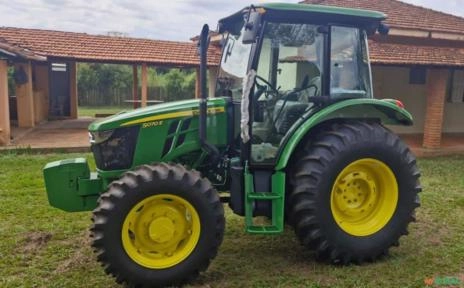 Trator John Deere 5070E 4x4 (70cv) Imagem Trator John Deere 5070E 4x4 (70cv)