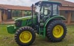 Trator John Deere 5070E 4x4 (70cv) Imagem Trator John Deere 5070E 4x4 (70cv)