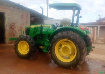 Trator John Deere 5090E 4x4 (90cv) Imagem Trator John Deere 5090E 4x4 (90cv)