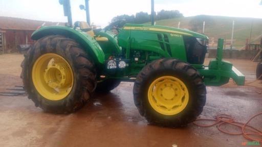 Imagem Trator John Deere 5090E 4x4 (90cv) Imagem Trator John Deere 5090E 4x4 (90cv)