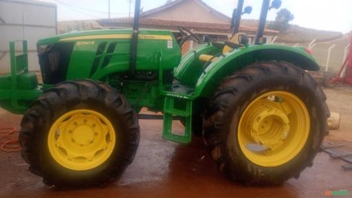Imagem Trator John Deere 5090E 4x4 (90cv) Imagem Trator John Deere 5090E 4x4 (90cv)