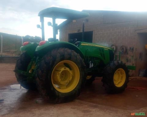 Imagem Trator John Deere 5090E 4x4 (90cv) Imagem Trator John Deere 5090E 4x4 (90cv)