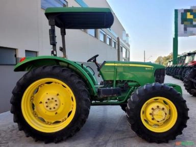 Trator John Deere 5065E 4x4 (65cv) Imagem Trator John Deere 5065E 4x4 (65cv)