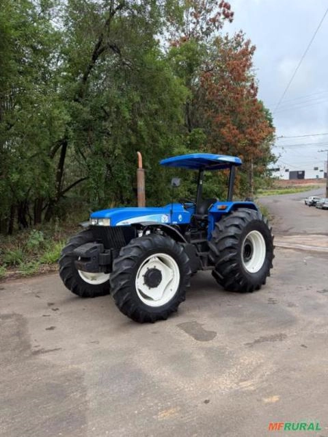 Trator New Holland 7630 4x4 (105cv) Imagem Trator New Holland 7630 4x4 (105cv)