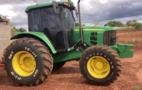 Trator John Deere 6110J 4x4 (110cv) Imagem Trator John Deere 6110J 4x4 (110cv)