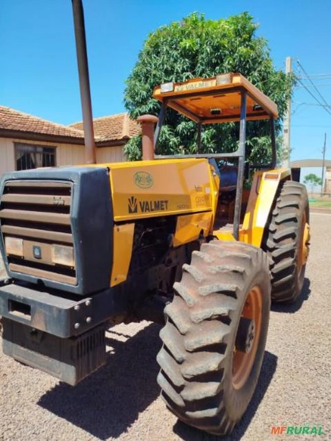 Trator Valmet 985S 4x4 (100cv) Imagem Trator Valmet 985S 4x4 (100cv)