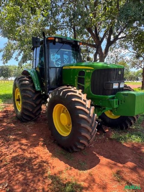 Trator John Deere 6145J 4x4 (145cv) Imagem Trator John Deere 6145J 4x4 (145cv)