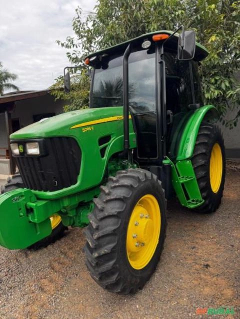 Trator John Deere 5085E 4x4 (85cv) Imagem Trator John Deere 5085E 4x4 (85cv)