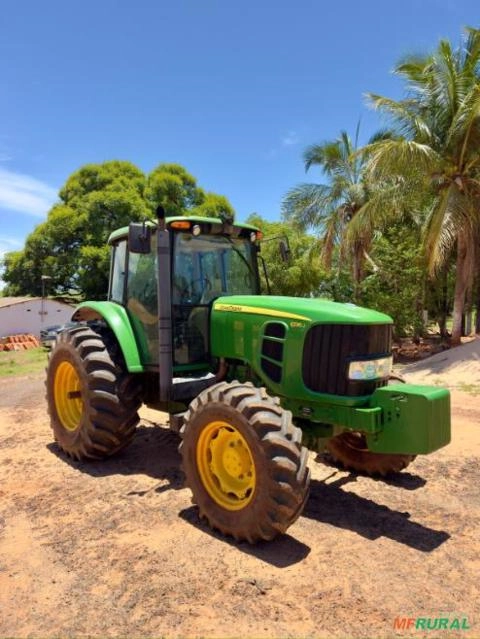 Trator John Deere 6135J 4x4 (135cv) Imagem Trator John Deere 6135J 4x4 (135cv)