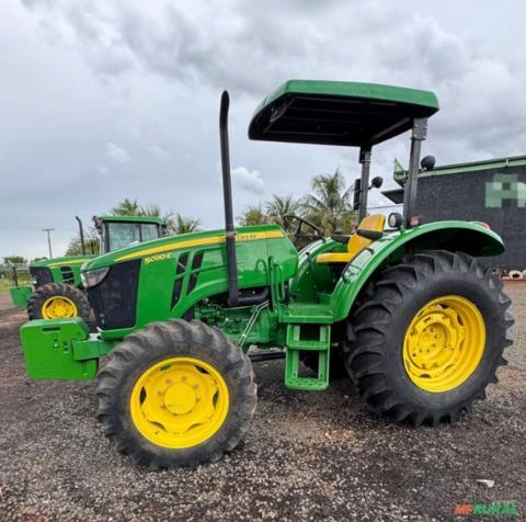Trator John Deere 5090E 4x4 (90cv) Imagem Trator John Deere 5090E 4x4 (90cv)