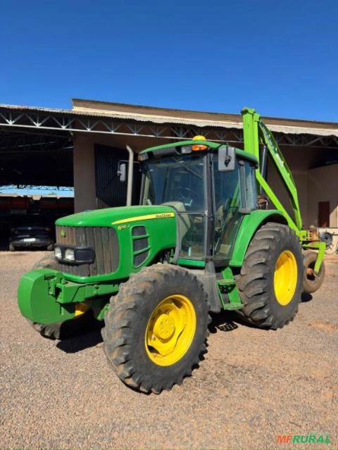 Trator John Deere 6110J 4x4 (110cv) Imagem Trator John Deere 6110J 4x4 (110cv)